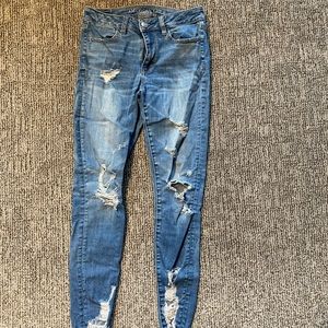 American Eagle Outfitters • Ripped Skinny Jeans